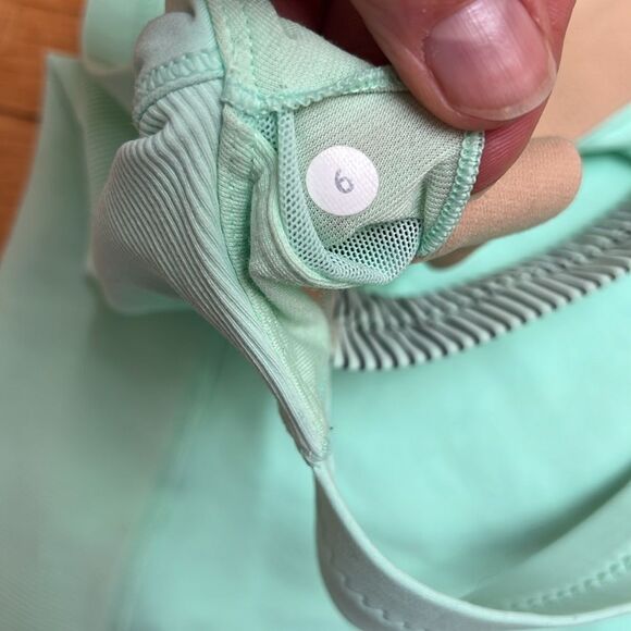 Lululemon sz 6, Core Kicker Tank, Mint Green - like new - Picture 8 of 10